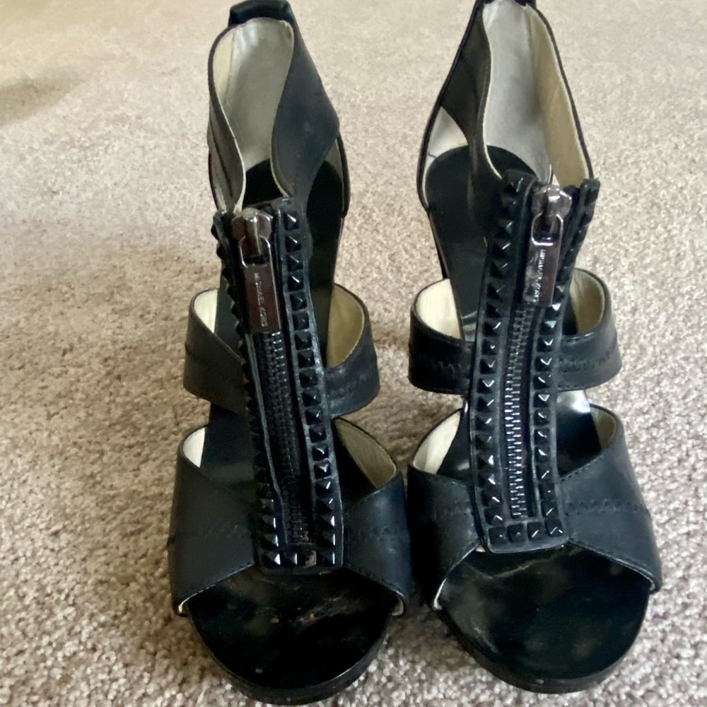 MK cage heel